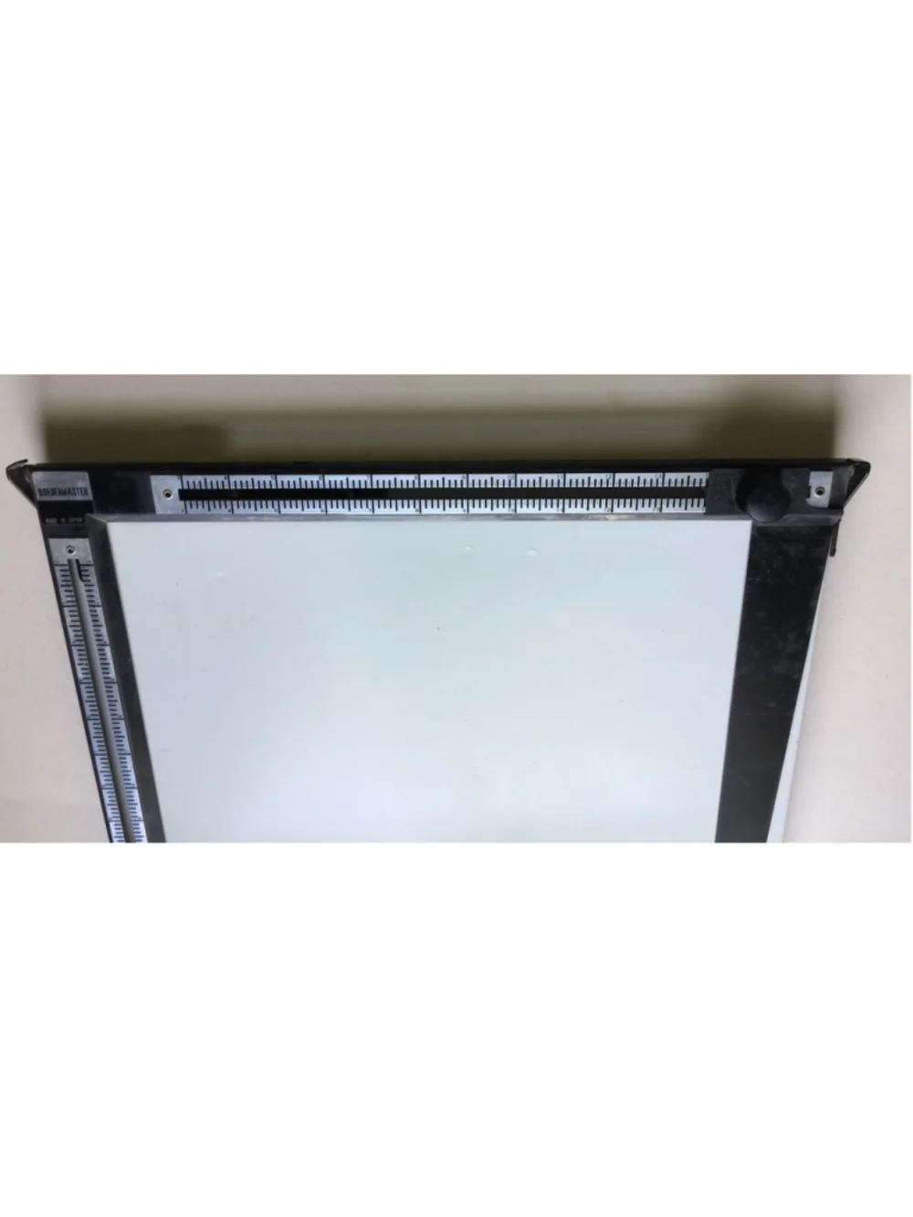 Bordermaster 17x14 Adjustable Darkroom Easel 2-Blade, Clean